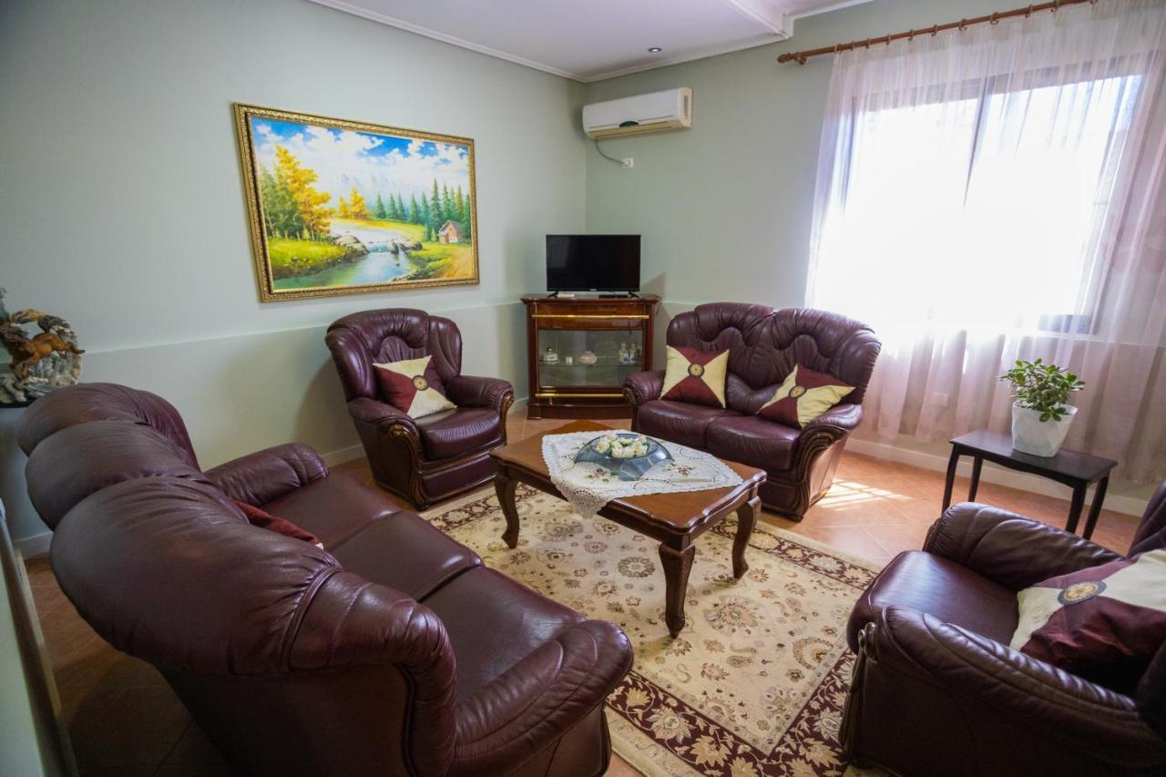 Vila Aulona Vlorë Exteriör bild