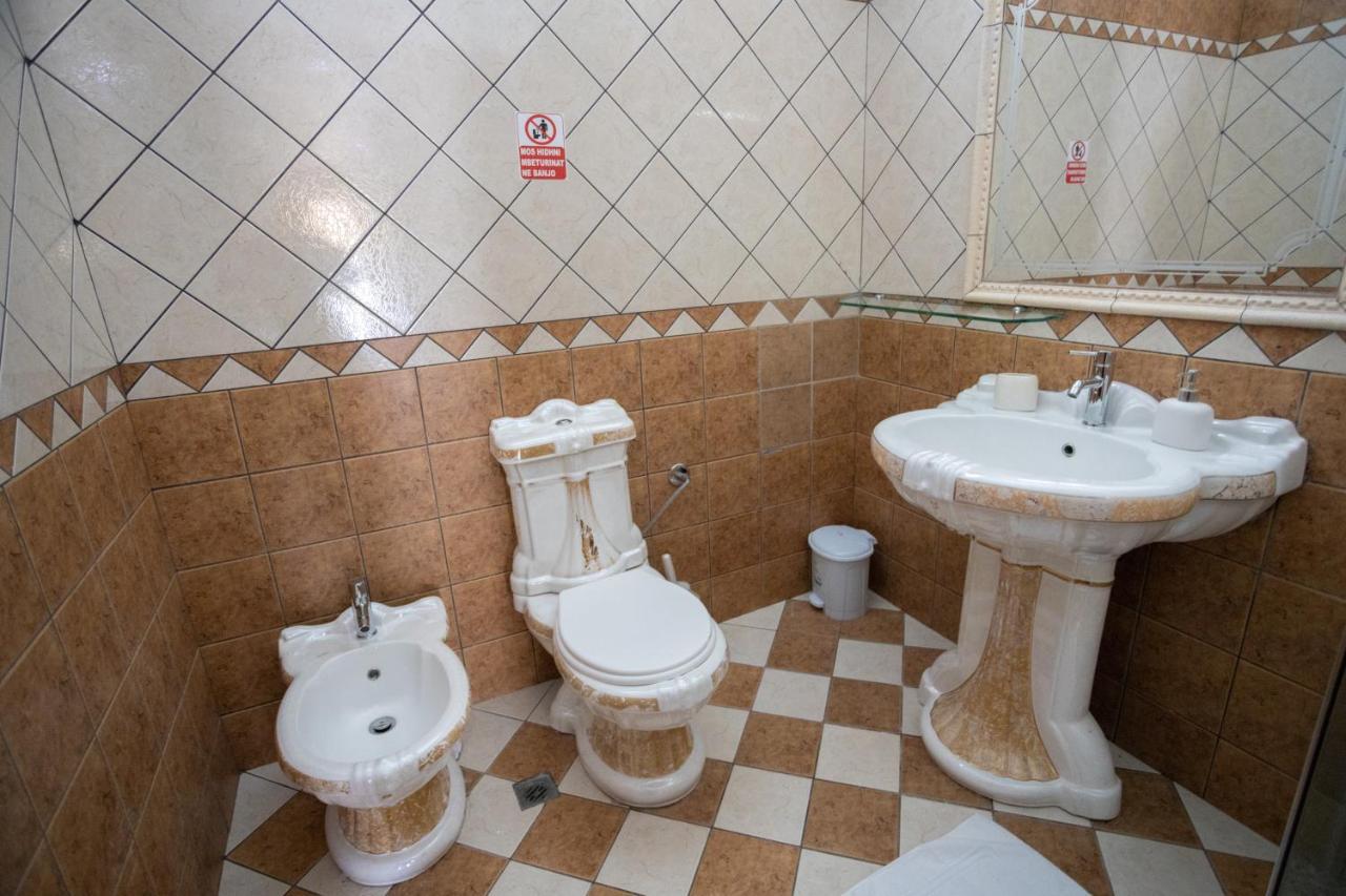Vila Aulona Vlorë Exteriör bild