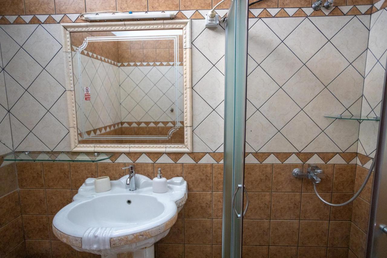 Vila Aulona Vlorë Exteriör bild